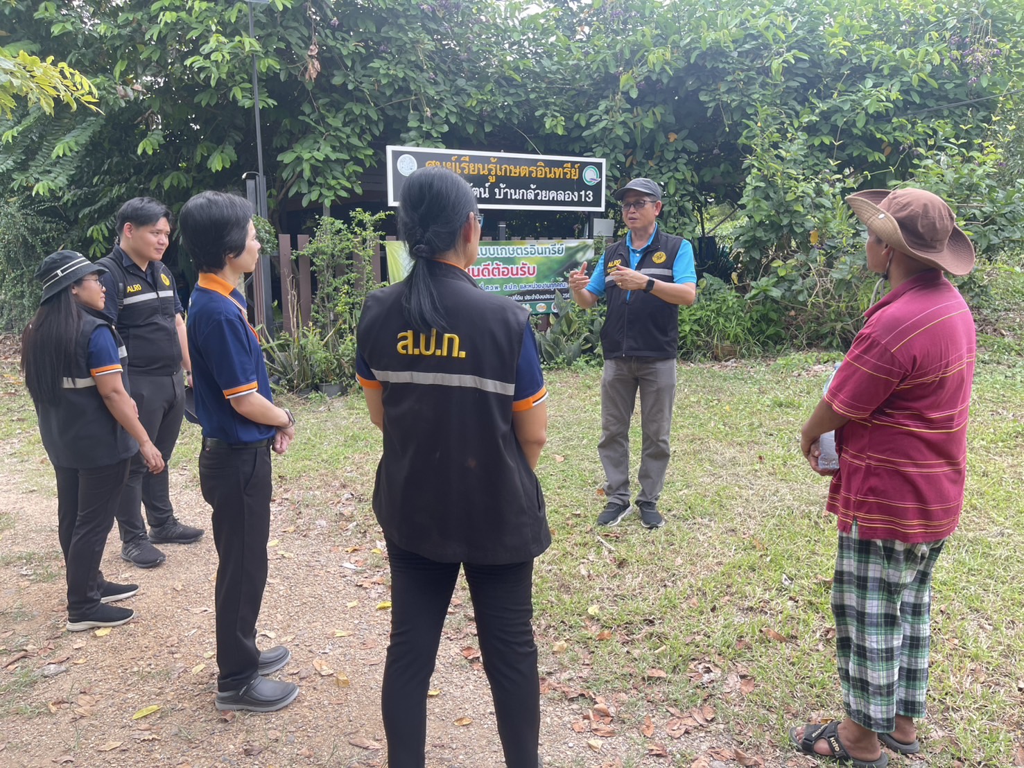 title - ผู้ตรวจราชการ ส.ป.ก. ประชุมตรวจติดตามความก้าวหน้าผลการดำเนินงานตามแผนการตรวจราชการของ ส.ป.ก. ประจำปีงบประมาณ พ.ศ. 2568 รอบที่ 2 เขตตรวจราชการที่ 2 จังหวัดปทุมธานี และลงพื้นที่ตรวจเยี่ยมเกษตรกรแปลงต้นแบบเกษตรกรรมยั่งยืน การทำเกษตรอินทรีย์ ในเขตปฏิรูปที่ดินจังหวัดปทุมธานี